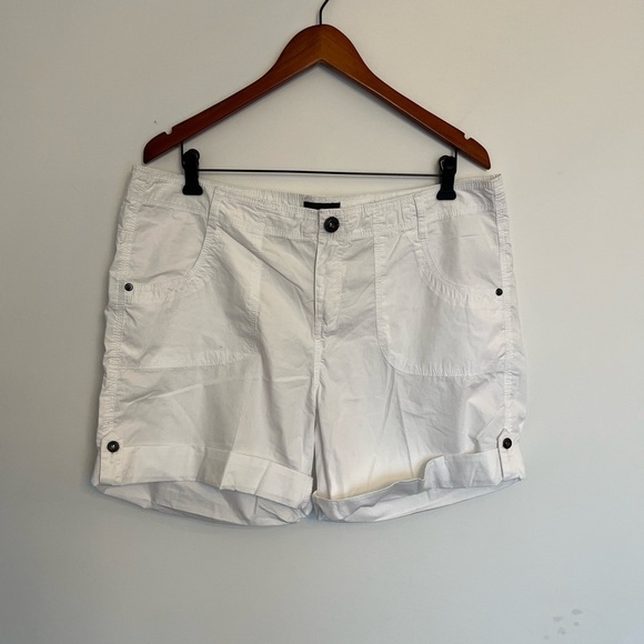 5/20$ Mosaic Women's White Casual Shorts size 14 - Picture 2 of 6